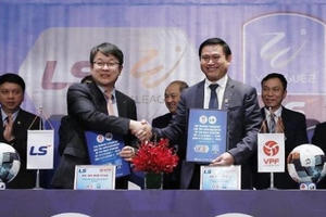 Thầy Park làm ‘nóng’ bóng đá Việt Nam giữa mùa dịch Corona