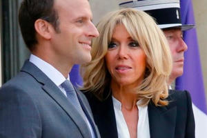 Vợ Tổng thống Pháp mắc COVID-19