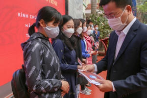 Quận Ba Đình trao hơn 250 suất quà cho giáo viên khó khăn dịp Tết Quận Ba Đình trao hơn 250 suất quà cho giáo viên khó khăn dịp Tết