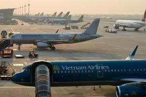 Bộ GTVT: Đề xuất giảm 50% giá dịch vụ máy bay cất, hạ cánh đến hết năm 2021