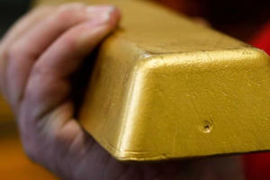 Giá vàng hôm nay 14/8: Nguy cơ rớt khỏi ngưỡng 1.200 USD/ounce