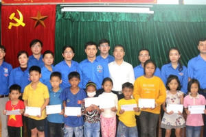 Tuổi trẻ Bộ Tư pháp chung tay cùng người dân vượt qua khó khăn sau lũ