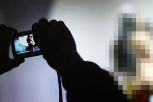 Video: Vén màn bí mật của những ông "bố nuôi" tống tiền nhiều cô gái bằng clip nóng