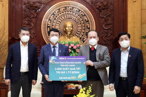 Chánh Văn phòng T.Ư Đảng Lê Minh Hưng thăm, tặng quà Tết tại tỉnh Bắc Giang