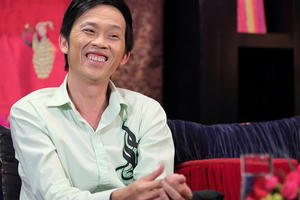 Nghệ sĩ Hoài Linh biểu diễn phục vụ công nhân, sinh viên tại Đà Nẵng