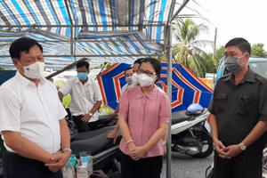 Thứ trưởng Bộ Y tế hướng dẫn cách tránh lây nhiễm chéo trong khu cách ly, khu phong toả Thứ trưởng Bộ Y tế hướng dẫn cách tránh lây nhiễm chéo trong khu cách ly, khu phong toả