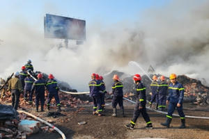 “Bà hỏa” thiêu rụi bãi phế liệu 2.000m2 của Công ty TNHH cao su HAE