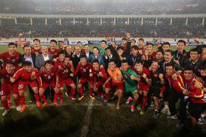 Bộ trưởng Nguyễn Ngọc Thiện thưởng 'nóng' cho U23 Việt Nam Bộ trưởng Nguyễn Ngọc Thiện thưởng 'nóng' cho U23 Việt Nam