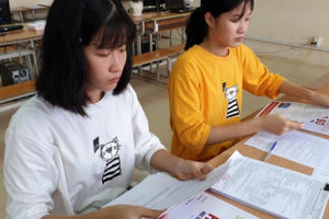 Cặp song sinh học giỏi môn Lịch sử, Kiều Trinh - Thúy Trinh: Từ bỏ con đường Đại học, xây ước mơ trường nghề