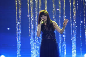 Phương Thanh nấc nghẹn khi hát về những thân phận “trôi sông lạc chợ”