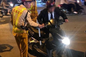 Mạo danh Vụ trưởng Bộ GD&ĐT khi bị dừng xe kiểm tra nồng độ cồn Mạo danh Vụ trưởng Bộ GD&ĐT khi bị dừng xe kiểm tra nồng độ cồn