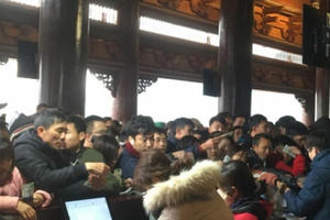 'Biển người" đi vãn cảnh chùa Tam Chúc đầu xuân Canh Tý