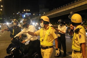 Kiên quyết xử lý nghiêm hành vi vi phạm nồng độ cồn, chạy xe quá tốc độ