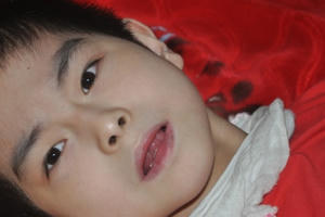 Xót thương cậu bé 8 tuổi chưa một lần gọi tiếng “Mẹ ơi”!