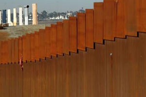 Ông Trump và đảng Dân chủ bước vào “cuộc chiến” về tình trạng khẩn cấp quốc gia