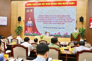 Bộ Chính trị làm việc với 2 tỉnh Lào Cai và Yên Bái về việc hợp nhất