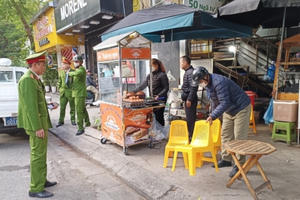 Hà Nội: Quận Cầu Giấy xử lý vi phạm về giao thông, trật tự đô thị gần 3 tỷ đồng