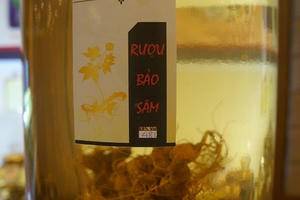 Choáng với 2 bình sâm Ngọc Linh quý giá hơn 15 cây vàng ở xứ Quảng