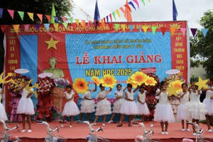 Học sinh Đắk Lắk hân hoan bước vào năm học mới