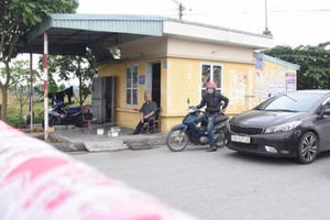 Ông lão khuyết tật tình nguyện làm 'barie sống' tại ngã tư 'tử thần' ở Hải Phòng Ông lão khuyết tật tình nguyện làm 'barie sống' tại ngã tư 'tử thần' ở Hải Phòng