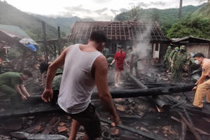 Hỏa hoạn thiêu rụi 3 căn nhà gỗ ở xã biên giới Nghệ An