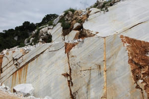 Doanh nghiệp "chết"… hàng vạn công nhân có nguy cơ mất việc