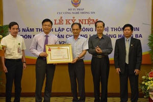 Cần gắn kết giữa ứng dụng công nghệ thông tin với cải cách hành chính Cần gắn kết giữa ứng dụng công nghệ thông tin với cải cách hành chính