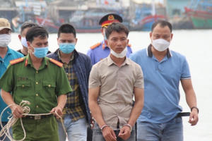 Lời khai của kẻ nhẫn tâm ném con gái 5 tuổi xuống sông Trường Giang