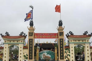 Nhiều sự tích ở ngôi đền Khai Long