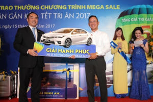 Kinh tế 24h: Bảo Việt trao giải trúng xe ô tô cho khách hàng