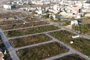 "Sốt đất" hạ nhiệt, nhà đầu tư bỏ cọc tiền tỷ "tháo chạy"