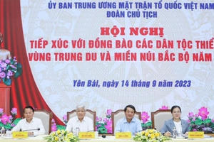 Giải quyết cơ bản phát triển kinh tế, xóa đói giảm nghèo