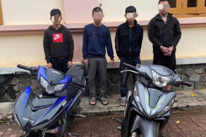 Đánh đập, lục soát lấy toàn bộ tài sản của người đi đường tại dốc Tối