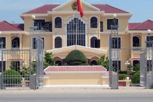 Chậm luân chuyển cán bộ giữ chức vụ quá 2 nhiệm kỳ, phòng Nội vụ nói gì?