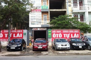 Một doanh nghiệp tố cáo bị chiếm đoạt ôtô từ dịch vụ “thuê xe tự lái” Một doanh nghiệp tố cáo bị chiếm đoạt ôtô từ dịch vụ “thuê xe tự lái”