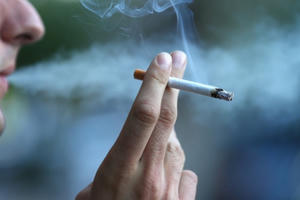 Những ca bệnh phổi bí ẩn liên quan tới thuốc lá điện tử khiến kháng sinh "bó tay"