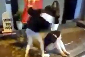 Tạm giữ hình sự 2 đối tượng gây rối, đánh nhau vì mâu thuẫn tình ái