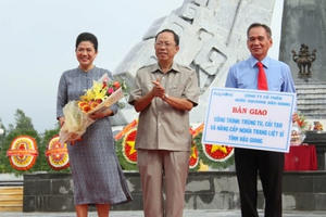 Bàn giao công trình trùng tu, nâng cấp nghĩa trang liệt sĩ tại Hậu Giang