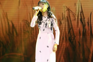 Thần tượng Bolero: Cô gái khiếm thị Quỳnh Trâm lấy nước mắt qua ca khúc "Nỗi buồn mẹ tôi"