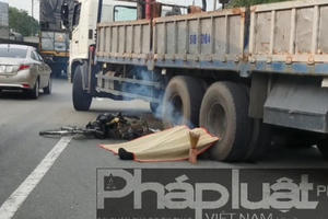 TP HCM: Va chạm với xe tải, người đàn ông tử vong