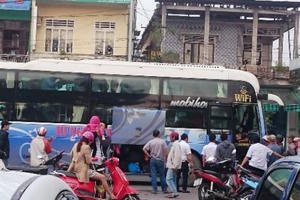 Vụ nhà xe Hưng Thành “qua mặt” cơ quan chức năng ở Huế: Thanh tra giao thông lúng túng trong việc xử lý?