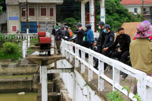 Bé trai 8 tuổi “mất tích” bí ẩn, thi thể được tìm thấy trên sông cách nhà 3 km