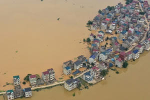 Hình ảnh lũ lụt nghiêm trọng tàn phá nhiều tỉnh thành ở Trung Quốc