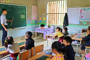 Bảo đảm điều kiện học tập cho học sinh vùng đồng bào dân tộc thiểu số và miền núi