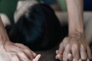 “Yêu râu xanh” hại đời bé gái 7 tuổi trong rừng keo