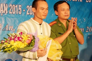 Nước mắt tù nhân từng đánh bạn tù, cắt ven tay chống đối cán bộ