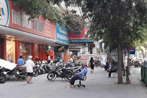 Tràn lan các sản phẩm không rõ nguồn gốc tại các nhà sách lớn tại Hà Nội