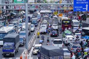 Chùm ảnh: Người dân ùn ùn rời Sài Gòn đi nghỉ lễ 2.9, đường kẹt cứng