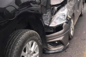 Hà Nội: Va chạm liên hoàn trên cầu Chương Dương, ô tô hư hỏng nặng