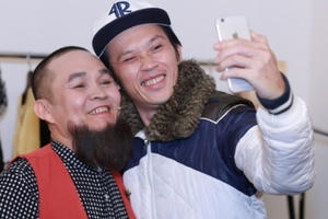 Xuân Hinh, Hoài Linh "tự sướng" trong cánh gà, đập tan tin "bất hòa"